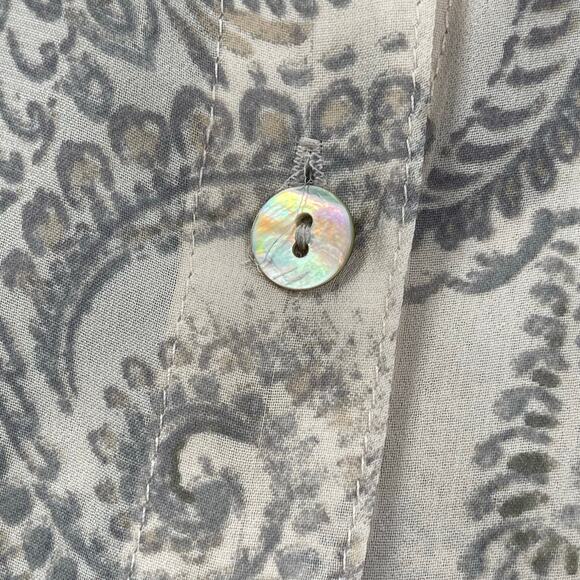 Chicos Top Womens 2 / US Large Paisley Animal Print Semi-sheer Sharkbite Hem - Picture 6 of 16